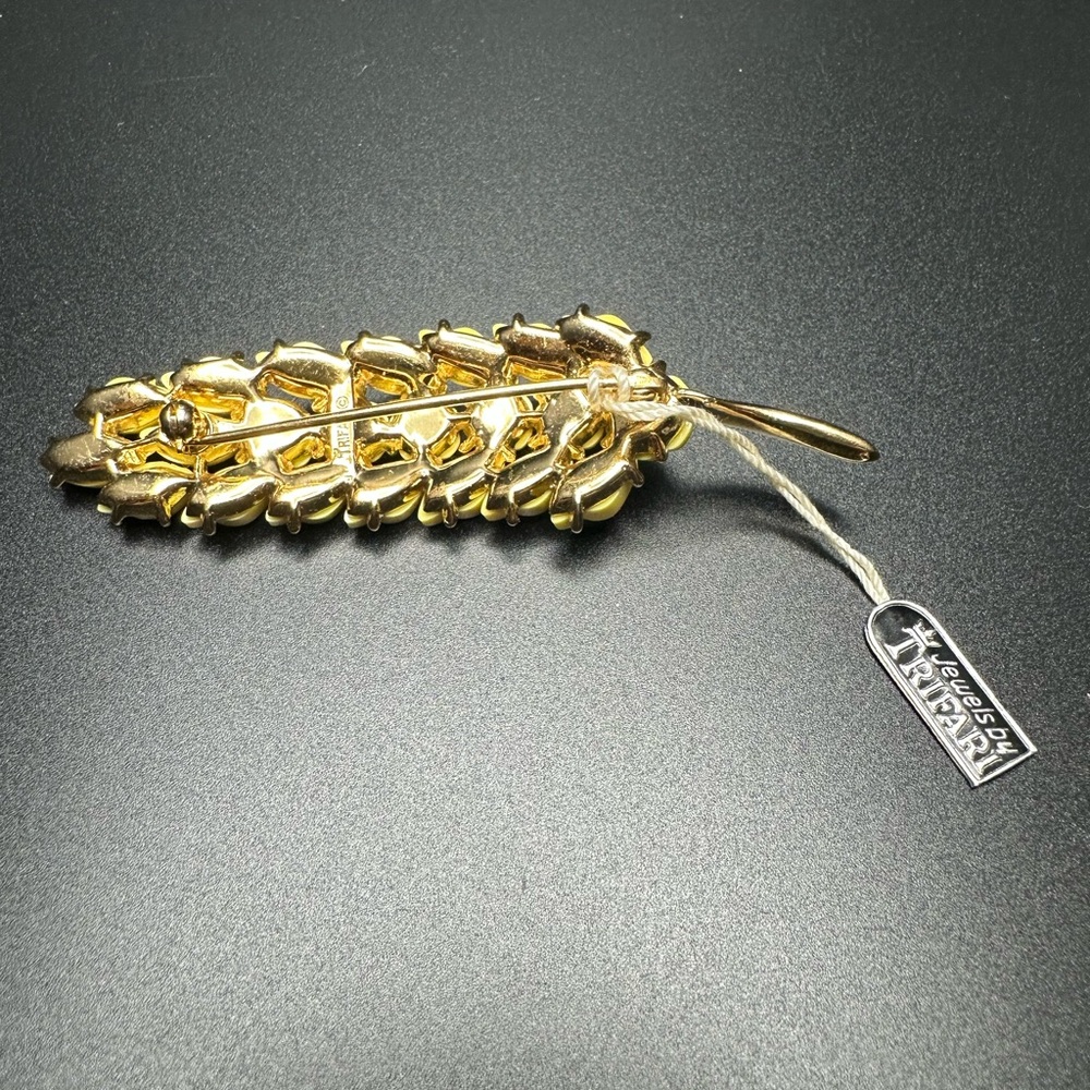 Vintage Golden Leaf Brooch - Picture 5 of 8